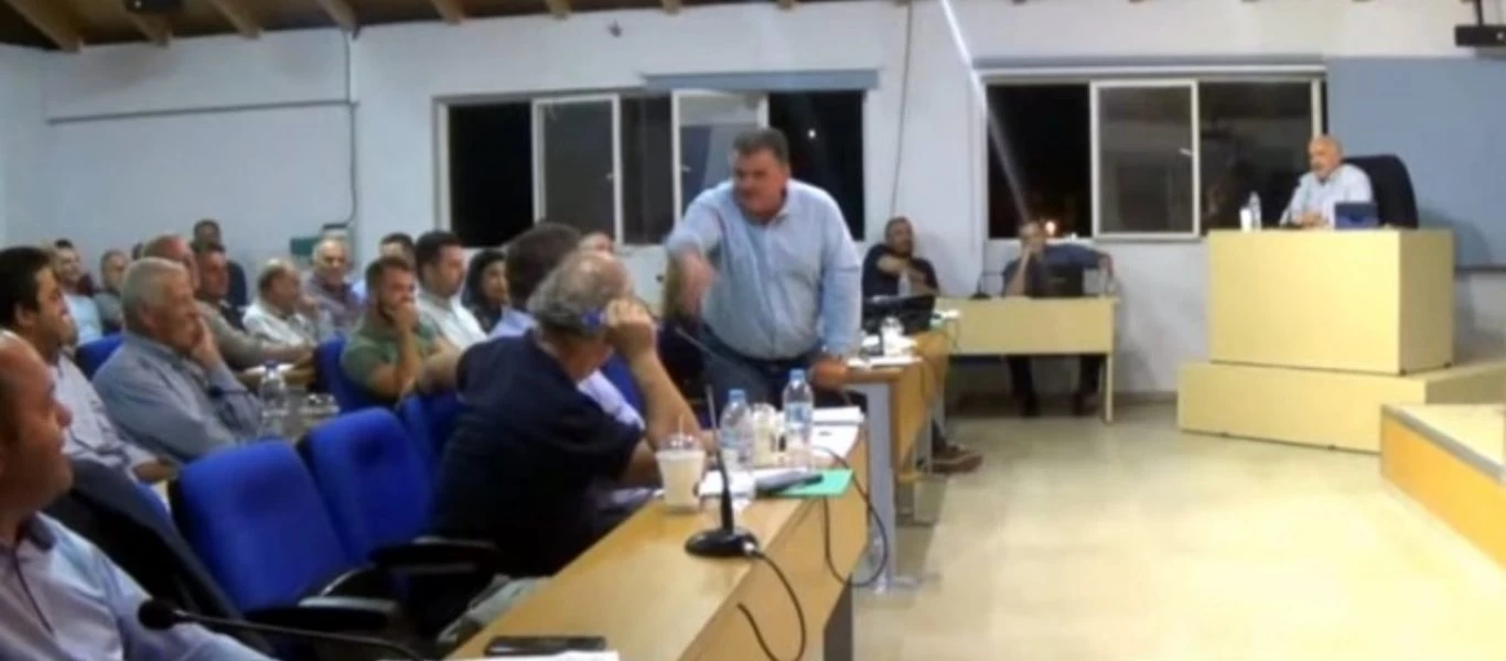 Πανικός στο δημοτικό συμβούλιο Μεσολογγίου - Αντώνης Αλετράς: «Τι λες μωρέ μπανιέρα;» (βίντεο)